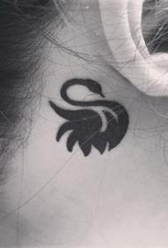 耳朵后面简单的黑天鹅纹身图案