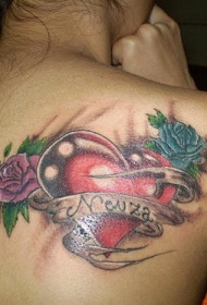 背部心形与红色和紫色玫瑰纹身图案