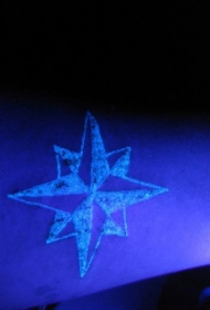 星星荧光纹身图案