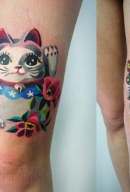 腿部漂亮的甜美招财猫纹身图案