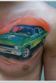 胸部逼真的骷髅汽车纹身图案