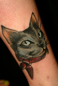 红围巾的黑猫纹身图案