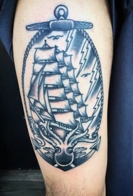大腿黑灰帆船与乌贼纹身图案