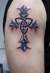 凯尔特结符号和十字架纹身图案