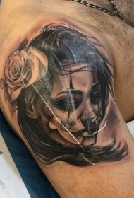 大臂黑色墨西哥风格女性肖像与玫瑰纹身图案