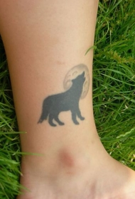 黑色狼和月亮脚踝纹身图案