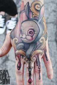 手臂有趣的卡通兔子肖像纹身图案
