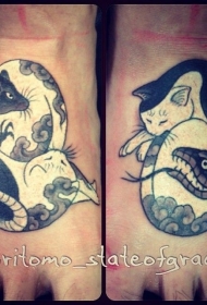 脚背简单的卡通猫和老鼠蛇纹身图案