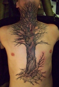 黑色大树胸部和腹部颈部纹身图案