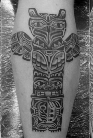部落风格黑灰神像小腿纹身图案