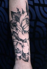 黑色花朵小臂纹身图案