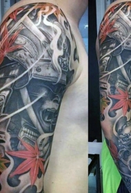 手臂日式的黑色武士与彩色枫叶纹身图案