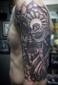 大臂黑色的宗教主题天使纹身图案