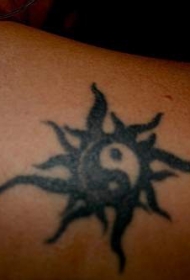 黑色阴阳八卦太阳图腾纹身图案