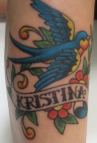 蓝色燕子与花朵字母纹身图案