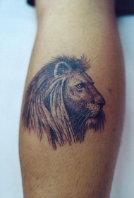 手臂黑灰狮子头侧脸纹身图案