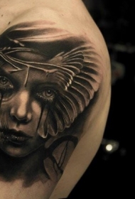 肩部黑色的女性面具 纹身图案