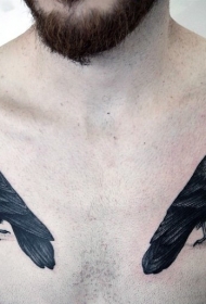 胸部简单的两只黑色乌鸦纹身图案
