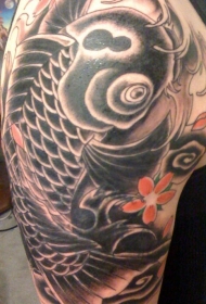 黑色的日式锦鲤纹身图案