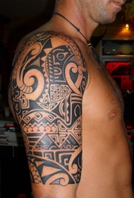 大臂波利尼西亚风格黑色各种图腾纹身图案
