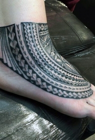 脚背简单的黑色部落装饰纹身图案