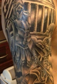 大臂华丽的黑灰武士与建筑纹身图案