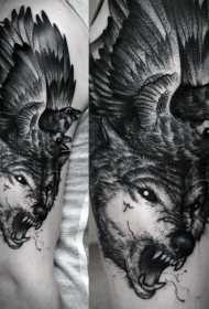 黑白雕刻风格咆哮狼乌鸦纹身图案