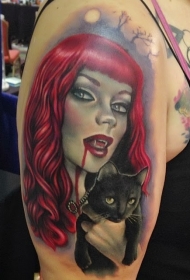 手臂传统风格彩色吸血鬼女人与猫纹身图案