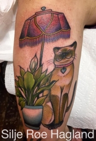 小腿台灯和植物猫咪彩色纹身图案