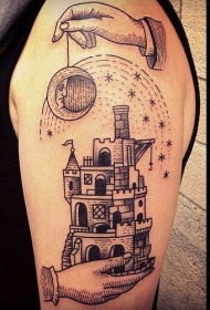 大臂黑色线条幻想城堡与月亮星星手纹身图案