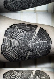 黑色树的年轮纹身图案