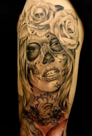 墨西哥式黑白女性肖像玫瑰纹身图案