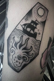 简约黑色棺材与帆船章鱼纹身图案
