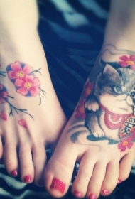 脚背可爱的猫咪樱花纹身图案
