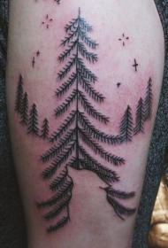 小臂简单的黑色森林与星星和狼剪影纹身图案