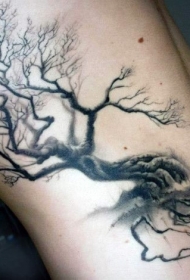 侧肋黑色孤独树和断枝纹身图案