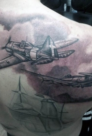 背部黑灰风格难以置信的军用飞机纹身图案
