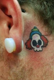耳后的小丑骷髅纹身图案