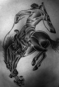 胸部西方主题黑白牛仔与马纹身图案
