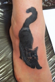 脚背可爱的黑猫纹身图案