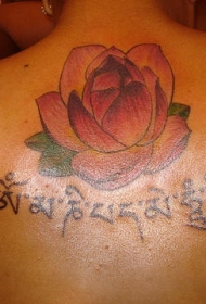 莲花和佛教经文字符纹身图案