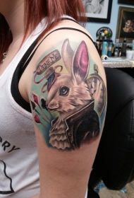 大臂卡通兔子和时钟字母纹身图案