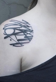 肩部圆形黑色抽象线条纹身图案