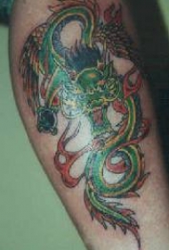 中国风格神话中的龙纹身图案