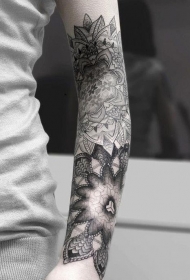 手臂黑白个性梵花纹身图案