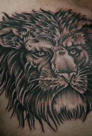 黑灰狮子胸部纹身图案