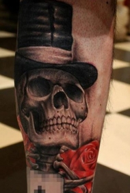 梦幻般的黑灰绅士骷髅和红玫瑰纹身图案