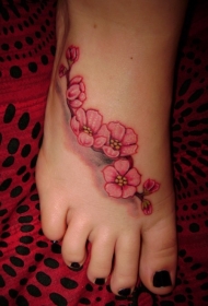 樱花开在脚背纹身图片