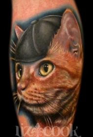 一只猫戴着帽子纹身图案