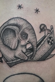 滑稽可爱的黑色大象与鸭子小船纹身图案